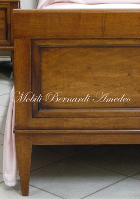 Letto classico matrimoniale in legno massiccio arte povera